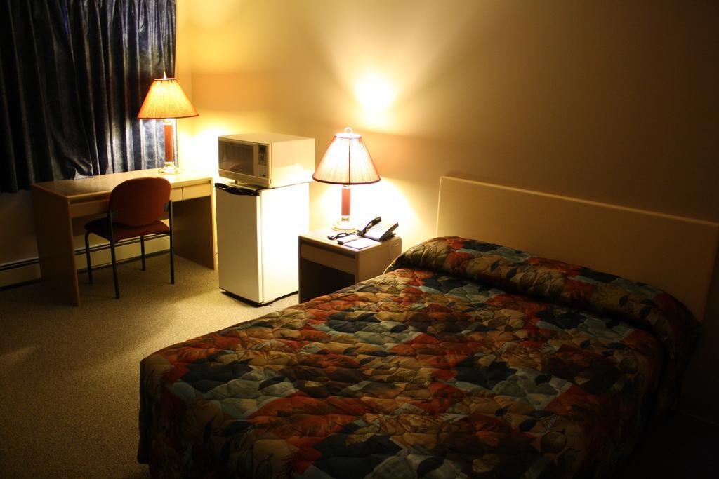 Lamplighter Inn Three Hills Habitación foto